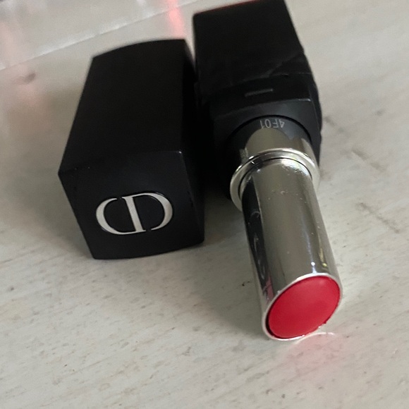 Dior Forever Lipstick in classic red shade 999 - Picture 1 of 3